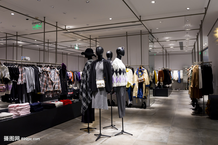 商场服装店与日常用品店 现代购物的双重奏